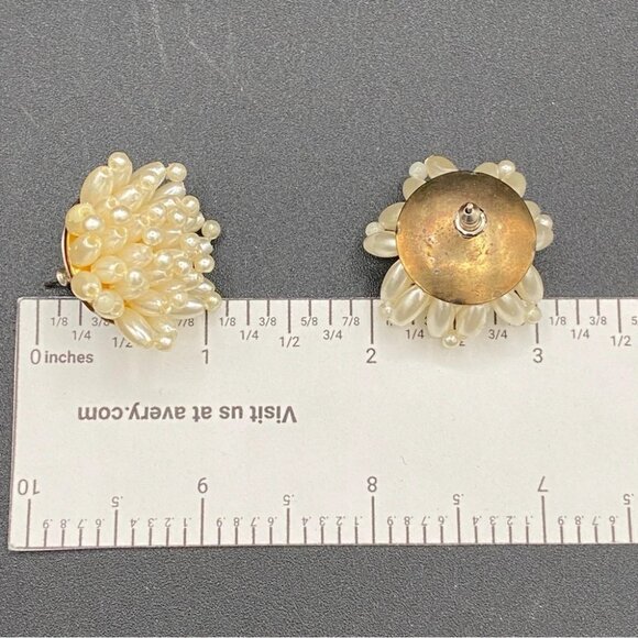 Vintage Cluster Earrings with Faux Pearl Beads in a Flower Design - pierced - Picture 3 of 10